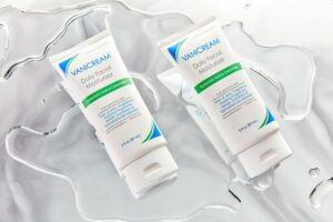 Vanicream ou CeraVe : quelle crème hydratante convient le mieux pour peau sèche ?