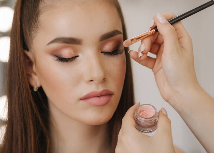 Le guide complet du maquillage pour débutants : conseils et astuces pour un look parfait - Perfect Skin